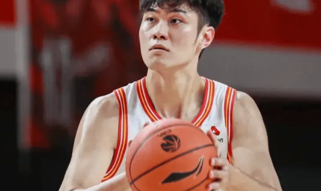 开云体育官网-王浩然本赛季场均16.3分5.4篮板，却无缘国内球员最佳阵容