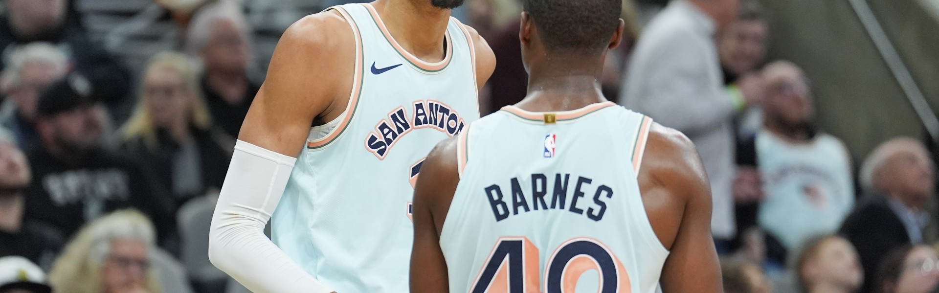 开云平台-文班亚马：哈里森·巴恩斯非常靠谱 他在场上总是无可挑剔