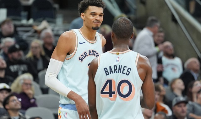 开云平台-文班亚马：哈里森·巴恩斯非常靠谱 他在场上总是无可挑剔