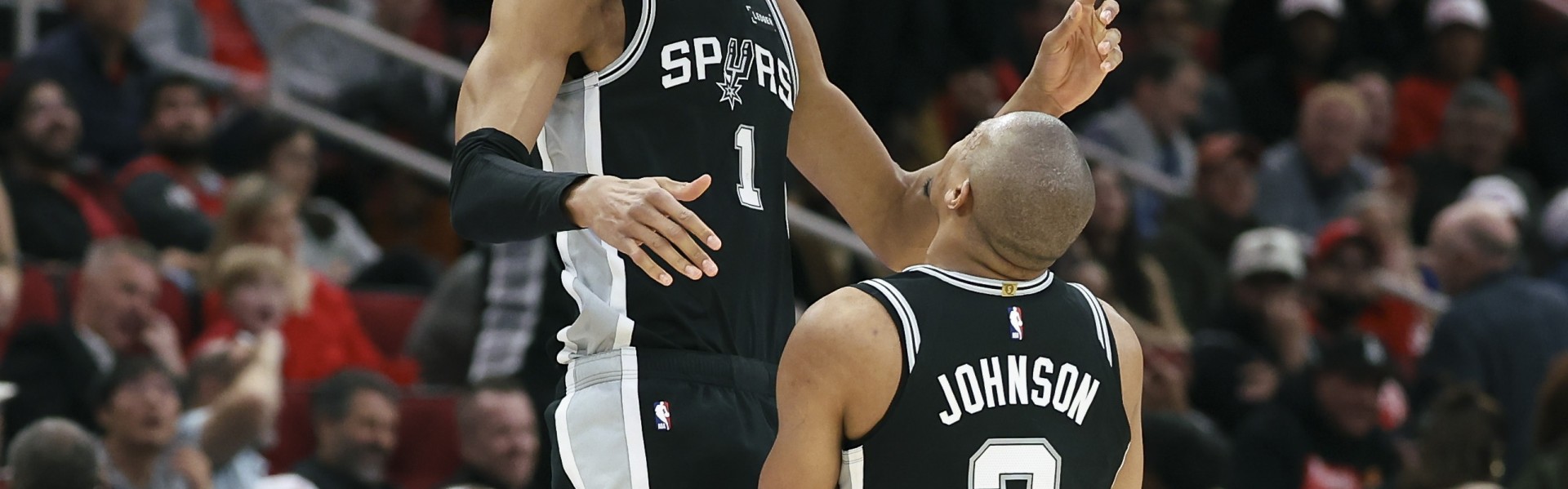 开云官方直播-文班亚马：奥利尼克在进攻端极具眼光 他的建议值得我信赖